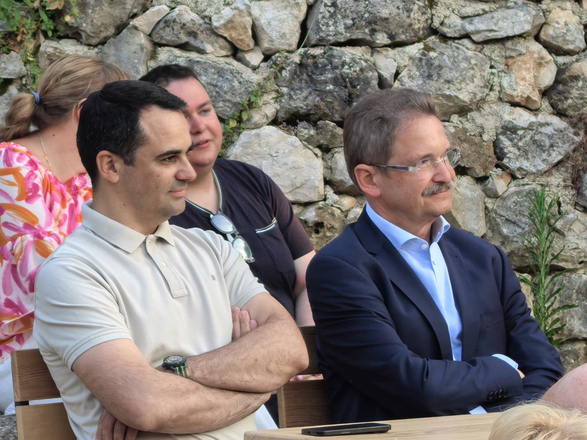 Peter Felten tweet media