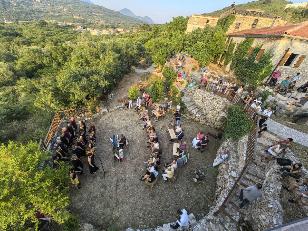 Peter Felten tweet media