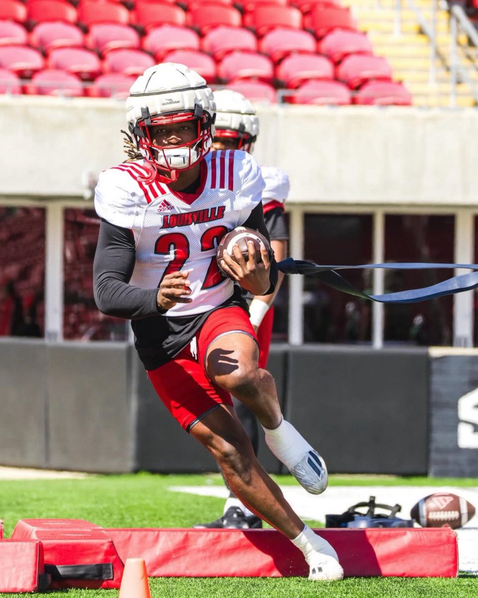 Top 3️⃣ RB room in the country 😤