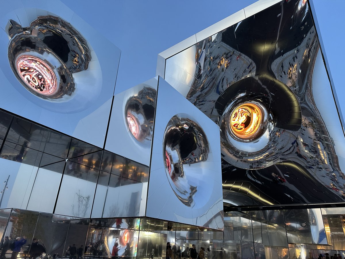 大阪万博 当日予約の開放時間一覧表
  （6月13日現在）   

住友館 
12:00〜14:00
日によって変わる

関西パビリオン 
・13:30　14:30から16:15を開放   
・15:30　16:30から18:15を開放      

モンスターハンターブリッジ  
9:00　12:30　16:30     

大阪ヘルスケア   
9:00　12:30　16:30