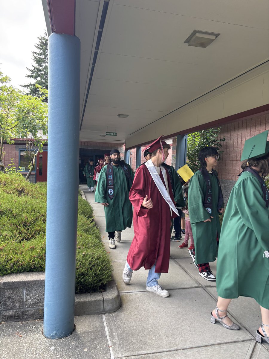 SilverfirsE's tweet photo. It all started at SFE! Congratulations class of 2025!@EverettSchools @DrIanBSaltzman @EPS_Region2 https://t.co/Th5A0G2sPC