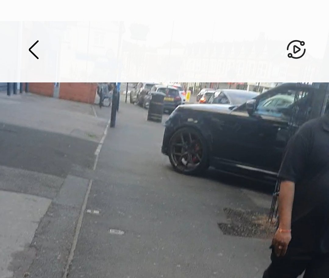 B72BadParking's tweet image. 70YJ not disproving what a lot of people think about Range Rover drivers.
We need more parking enforcement please.
@badlyparkedbrum @cllralexyip @AndrewmitchMP @RichParkerLab @Trafficwmp