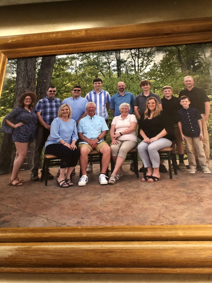 A very happy 75th birthday to my dad! Thank you for being such a great role model for me and for being my best friend and teaching what a man should be! 😊❤️🎊🎁