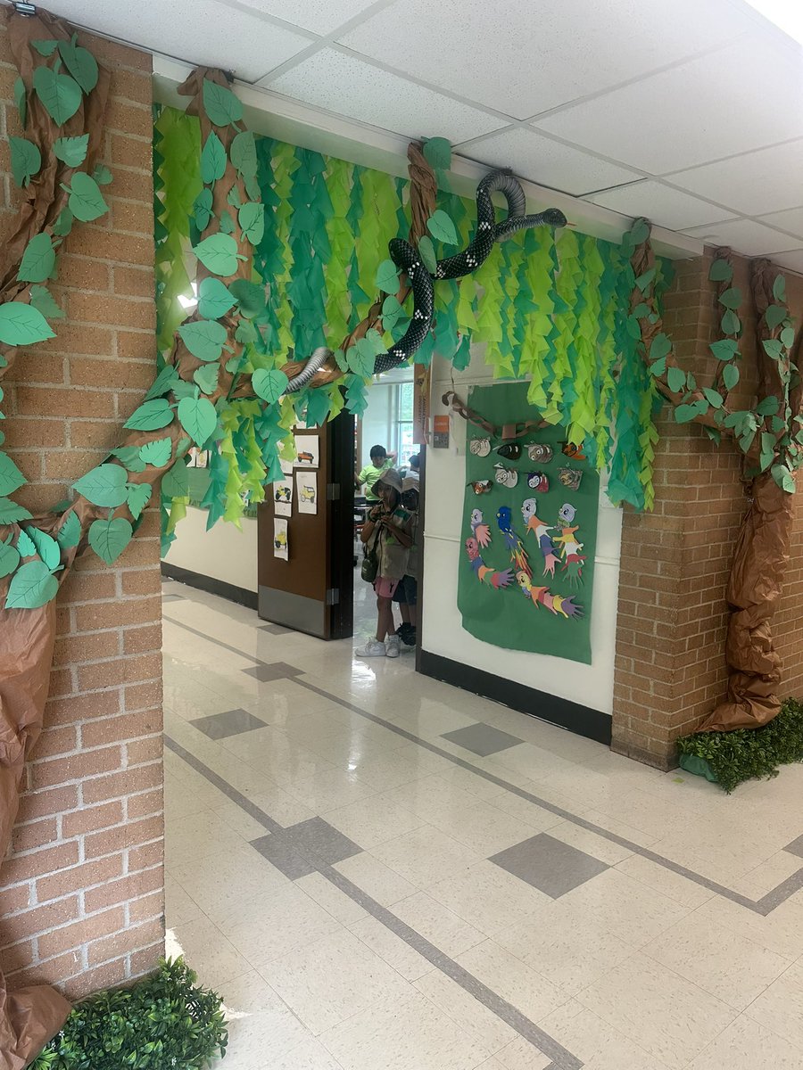 JoeMay_MAS's tweet image. Our Summer Cool staff and students go ALL OUT with our hallway decorations!! Every day there is something new!!
#SummerCool2025 @DisdELO