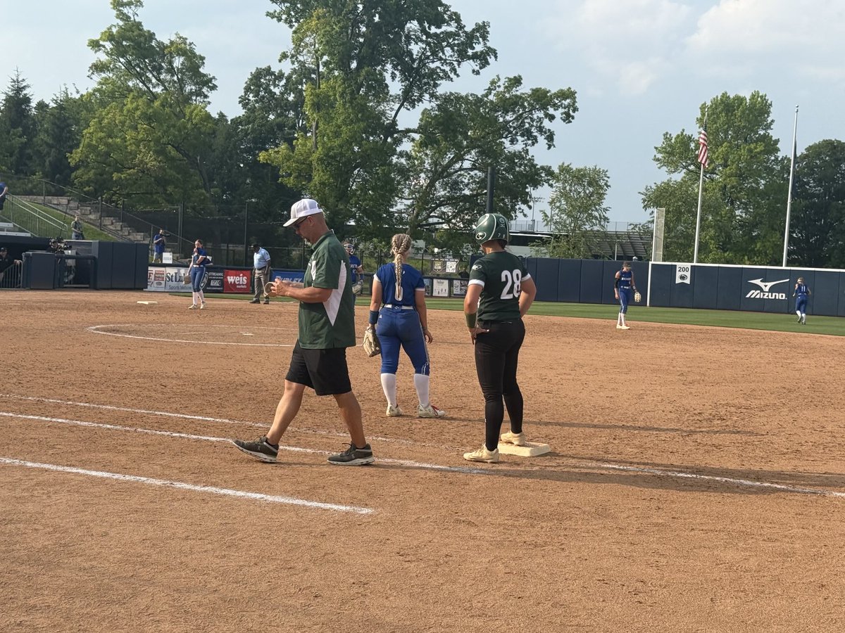 Gasper singles to start the 8th.