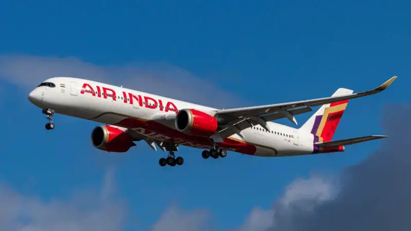 cubadebatecu's tweet photo. 🛩️Un avión de Air India se estrelló este jueves en el aeropuerto de Ahmedabad, en el oeste de la India.
A bordo del avión se encontraban 242 personas, de los que 230 eran pasajeros, dos pilotos y 10 miembros de la tripulación.

🔗https://t.co/VmkSj5PEI5 https://t.co/7KEWEKAcne