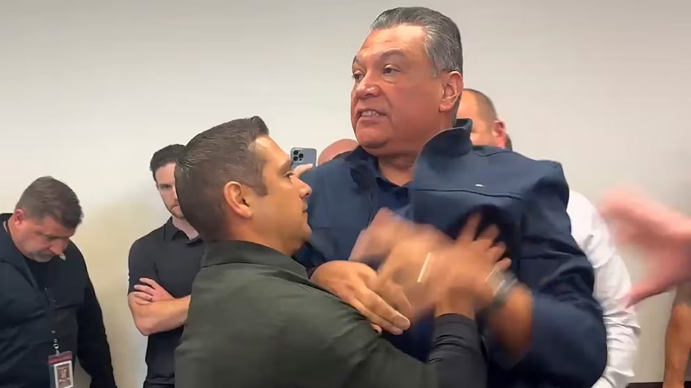 The anatomy of a staged meltdown:

1. Dem senator crashes Sec. Noem's presser.

2. Dem senator charges federal agents, claiming he wants to ask Sec. Noem a question.

3. Dem senator is removed from event by agents.

4. Dem senator and his pals play victim, claim privilege.