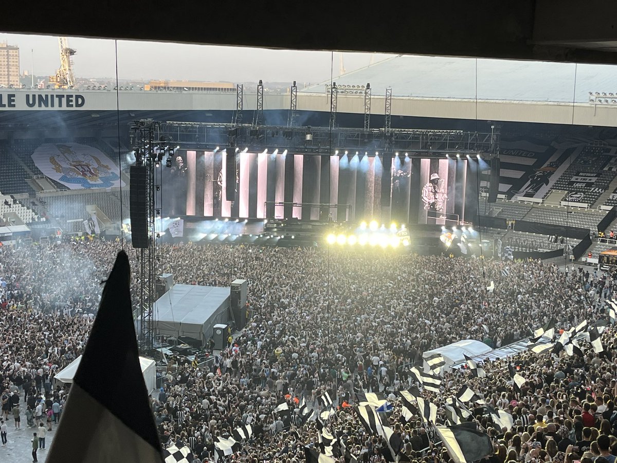 Mark Thompson (@seghill9) on Twitter photo Great night <a href="/NUFC/">Newcastle United</a> with Sam Fender. Hopefully Sam’s been misadivised (if that’s a word) to bring Palestine into his repertoire. Stick to what you’re great at Sam, please🎼🎹 Great night <a href="/NUFC/">Newcastle United</a> with Sam Fender. Hopefully Sam’s been misadivised (if that’s a word) to bring Palestine into his repertoire. Stick to what you’re great at Sam, please🎼🎹