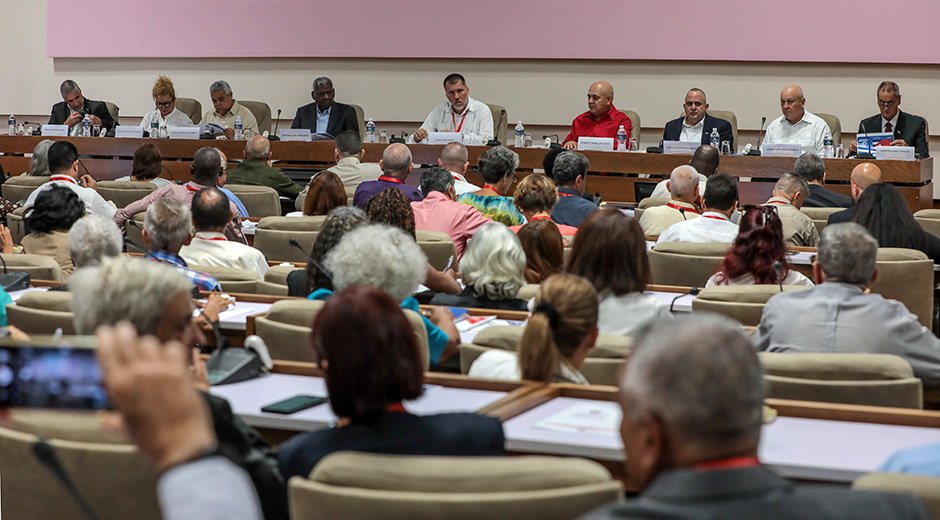 Participó Esteban Lazo, presidente de <a href="/AsambleaCuba/">Asamblea Nacional Cuba</a>🇨🇺, en la inauguración del Noveno Congreso de la Asociación Nacional de Economistas y Contadores de #Cuba (ANEC).