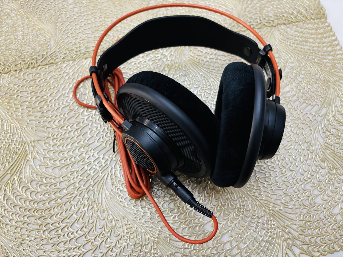 daishi0423's tweet photo. おはよう☁️
古いヘッドフォンがお逝きになったので新しいヘッドフォンを入手🎧
ただいま爆音でaging中〜🎵
皆様、今日も良い1日を^_^
#AKG
#K712PRO https://t.co/goJEtHvUn3