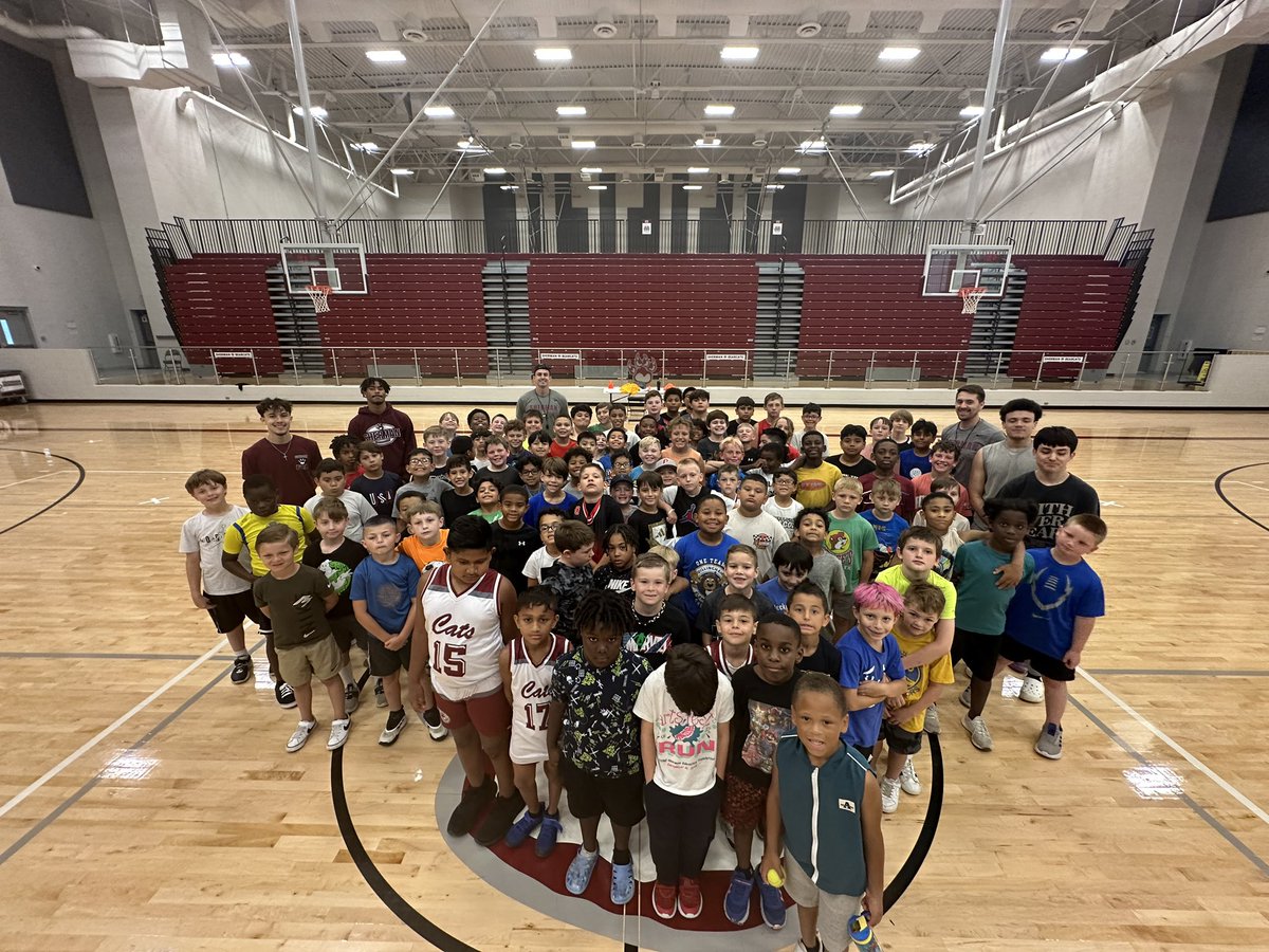 SHBearcatBB's tweet image. Bearcat Basketball Camp 2025
It was an awesome couple of days working with these future Bearcats, thank you to all the students that came out!
#TOE
