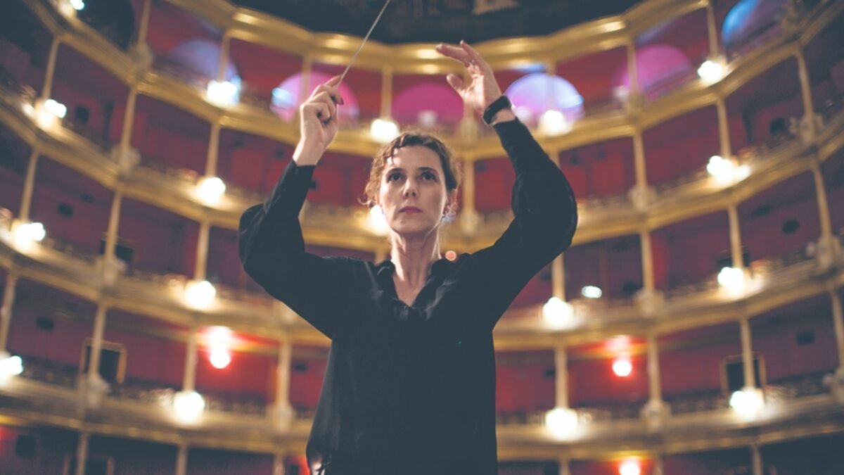 #Ceremonia de DAN CHAVEZ  ya es mi favorita de #FICG40. 

Johanna Murillo hace una actuación increíble en una historia sobre una directora de orquesta que se ve amenazada por la llegada de alguien más joven.

Ese sentimiento de compararse, de sentirte reemplazado y de que tu