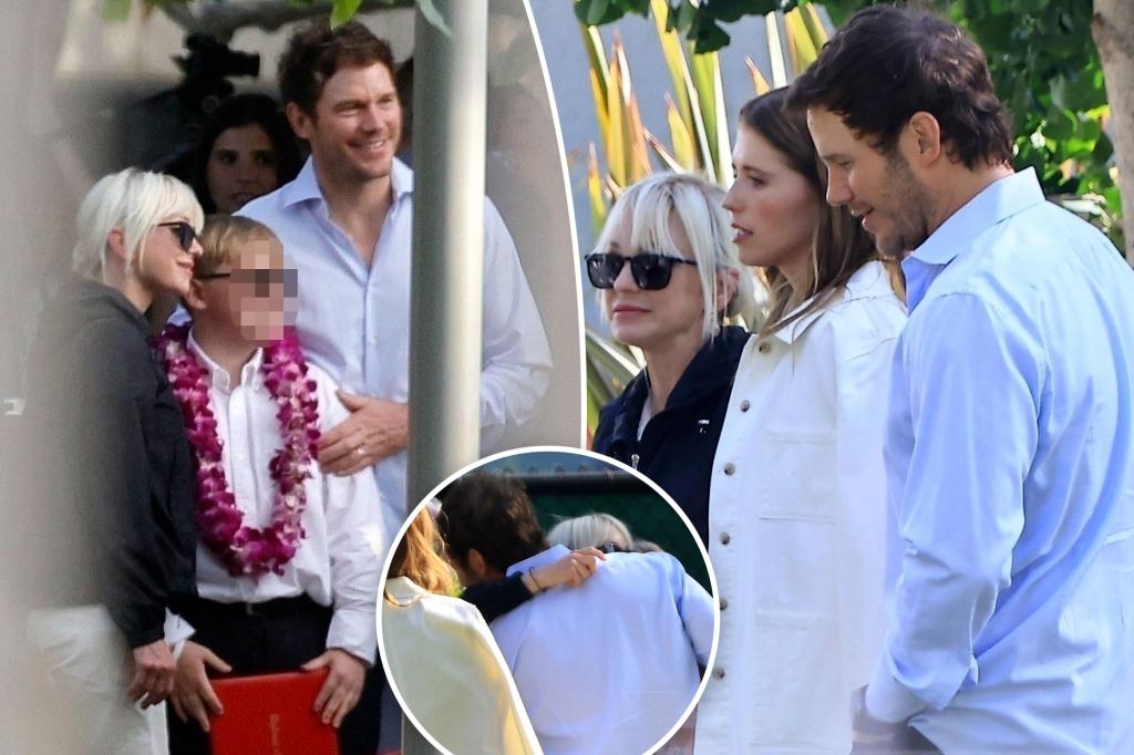 Exes Chris Pratt and Anna Faris hug as they’re pictured together for first time in 7 years at son’s graduation trib.al/BZaNake