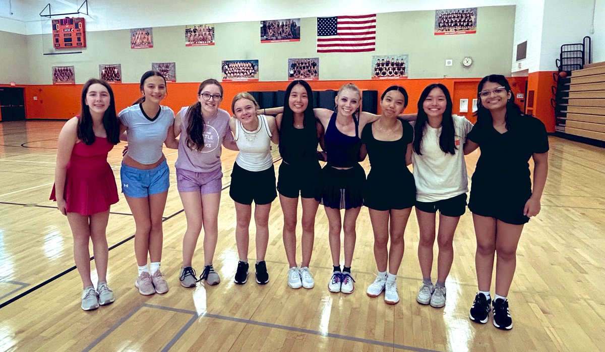 Thanks to our Team Captains Katya, Maura, Michelle and Hannah and congratulations to today’s tournament co-champions: The Birdie Smaks and The Fantastic Five. Great job Campers! 
🥳🏸🎉🏸👏🏸🏆