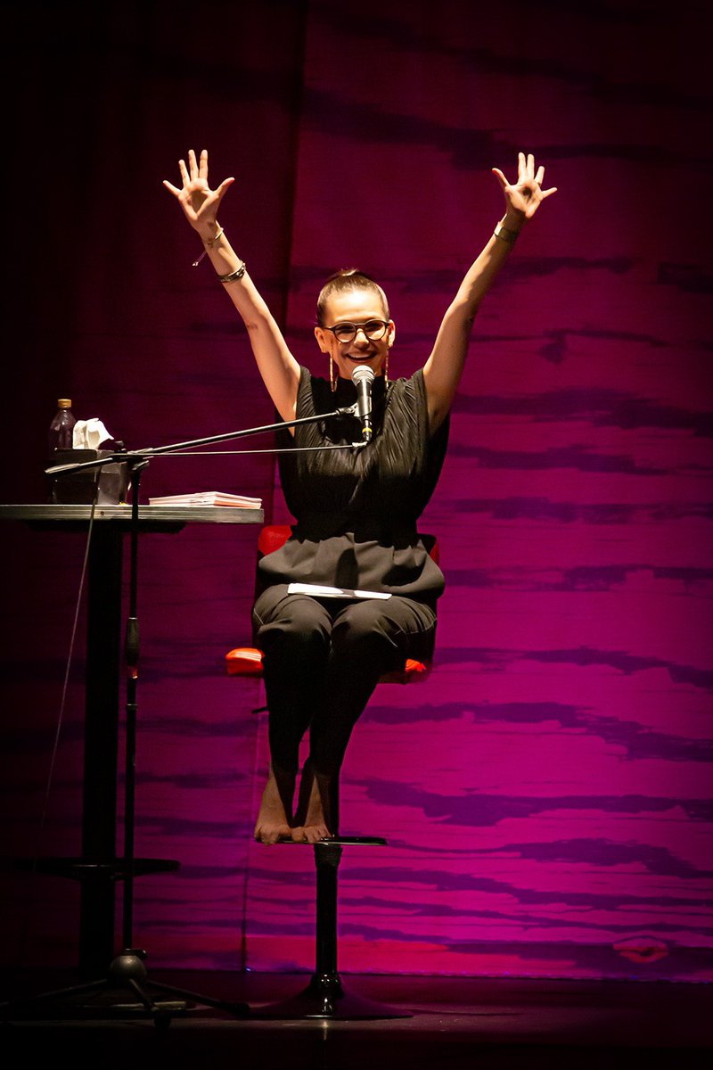 MonologosVagMex's tweet photo. 🚨 Hoy, @KikaEdgar, @raquelgarzac y #Mbalia te contarán todos los secretos que oculta el íntimo universo femenino en #LosMonólogosDeLaVagina. ¡No faltes!
📍 Nuevo Teatro Libanés
🫦 Jueves 12 de junio
⏰ Función a las 8:00 p.m.
🎟️ https://t.co/WFwJBbsVHO https://t.co/5A5f9g9R6w