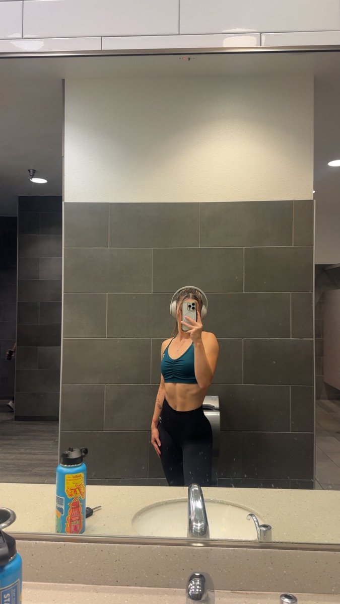 michaelamfrae's tweet photo. biggest flex: myself https://t.co/4aXMLnnOmJ