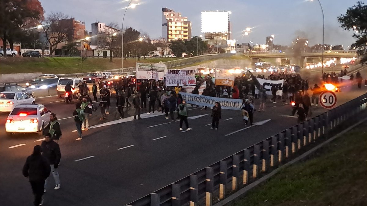 Con proscripción no hay democracia 
Aguante Cristina!