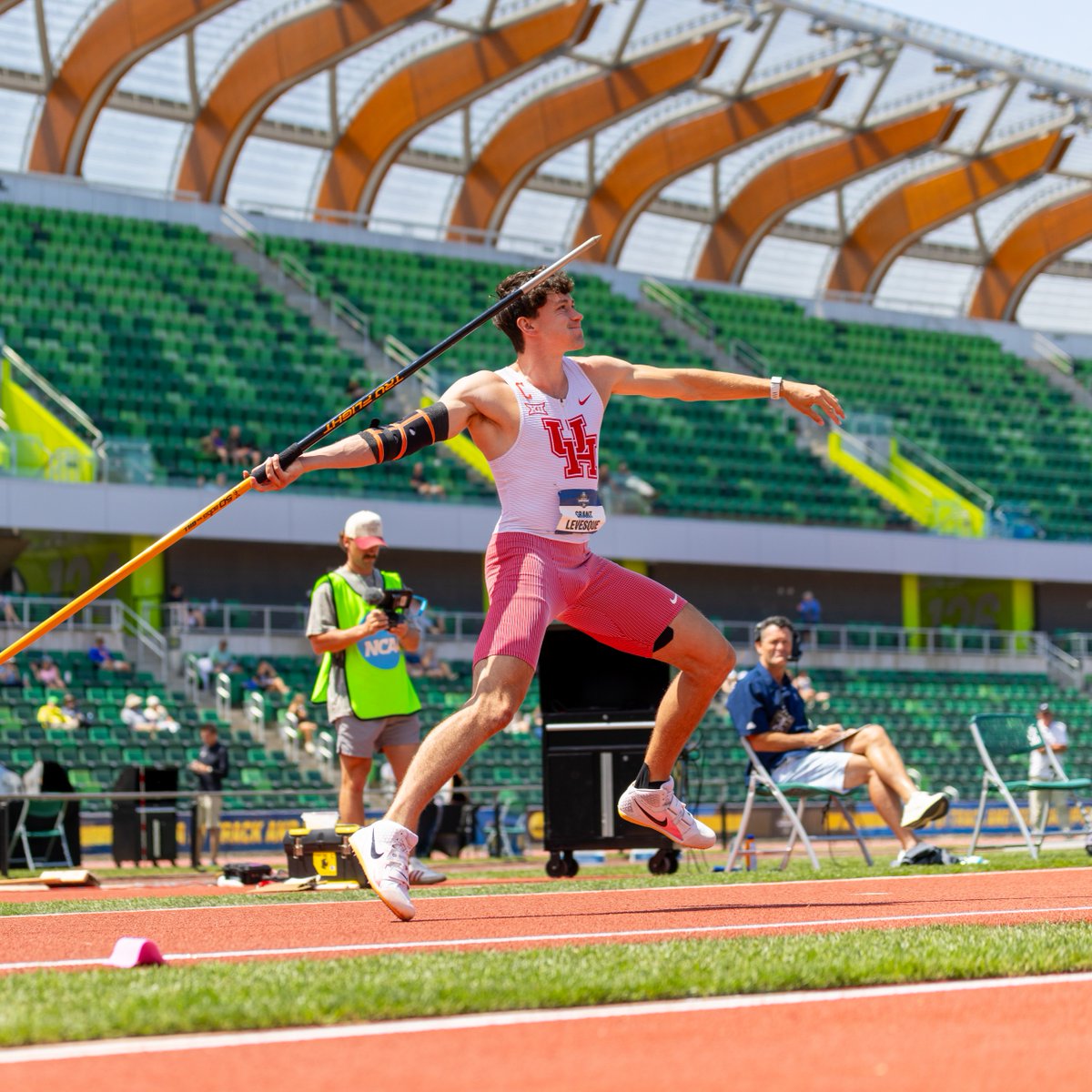NCAA Championships | Decathlon Update
 
With one event remaining, Grant Levesque is currently in third with 7,121 points!

Pole vault: 5th place, 4.81m, 852 points
Javelin: 19th place, 45.73m, 526 points

Up next: 1500m, 6:43 pm

#GoCoogs