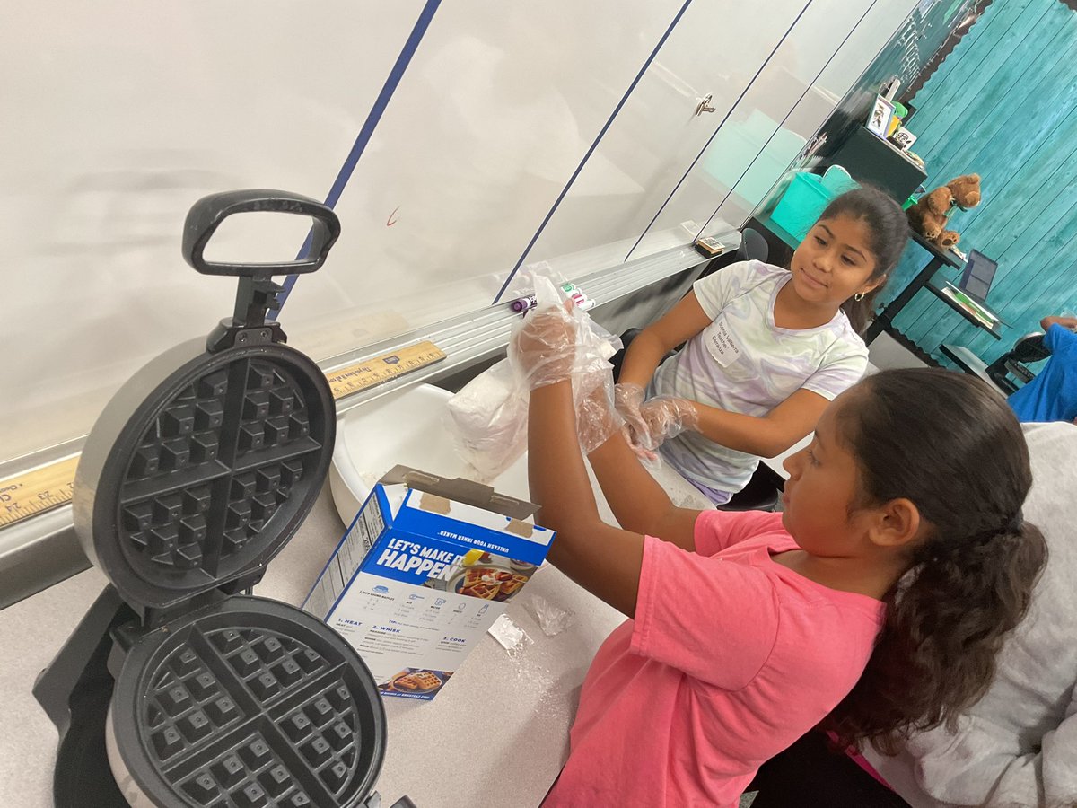 MrsCarranza403's tweet image. Cooking up fun in summer school! 🧇 Our 4th graders had a blast making breakfast waffles together teamwork, smiles, and sweet syrup all around! #BurtonExperience #SummerLearningFun