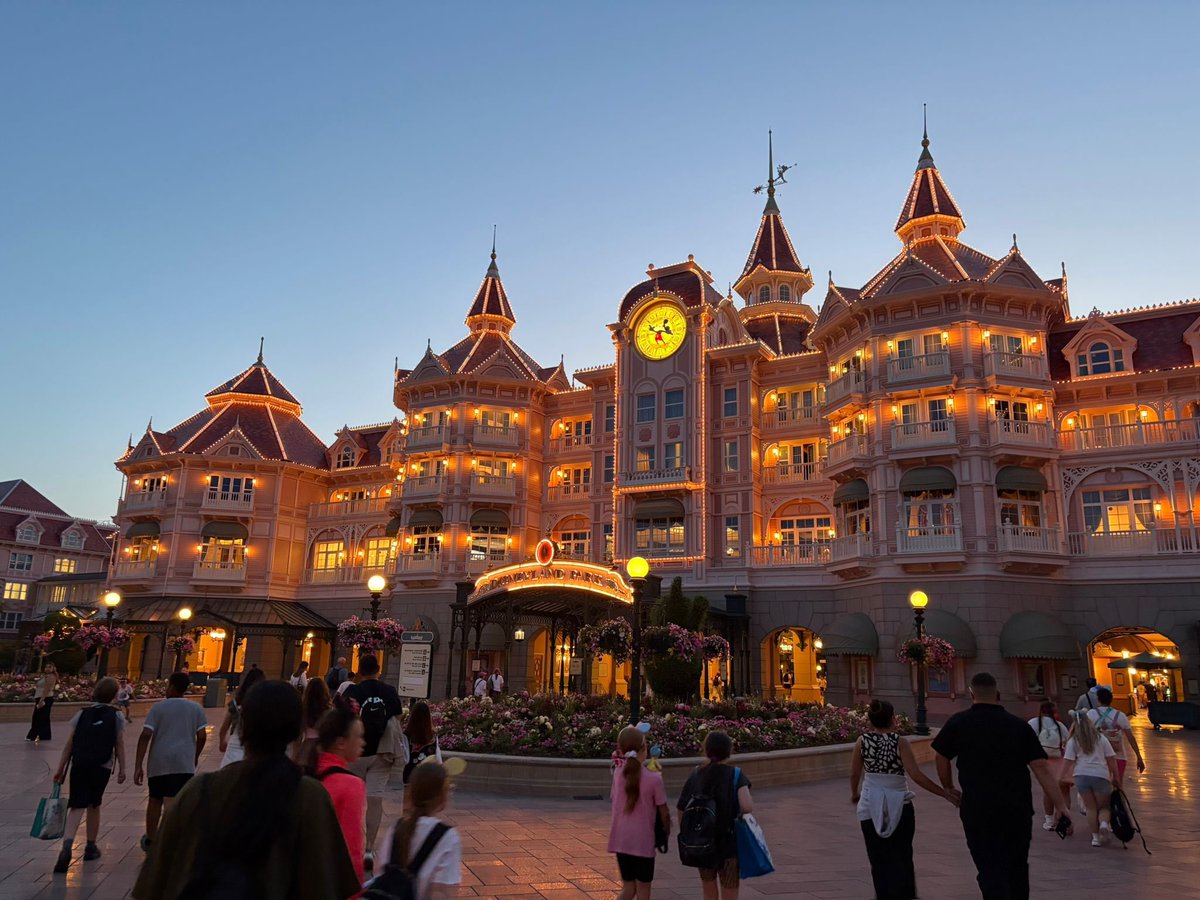 What an amazing day the children have had at Disneyland Paris today - magical memories made! <a href="/NewParkPrimary/">New Park Primary School</a> <a href="/NewparkPCM/">Rob Povey</a>