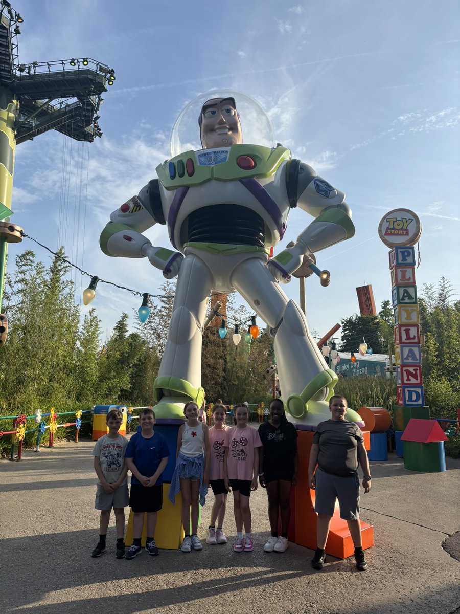 What an amazing day the children have had at Disneyland Paris today - magical memories made! <a href="/NewParkPrimary/">New Park Primary School</a> <a href="/NewparkPCM/">Rob Povey</a>