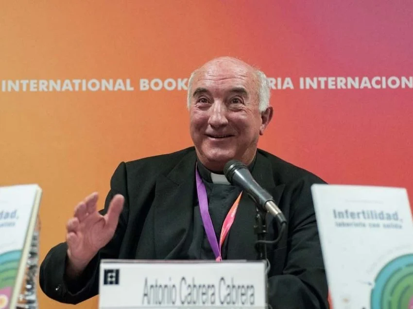 "Legionarios de Cristo":
Por la detención del sacerdote Antonio Cabrera, exdirector de la Facultad de Bioética en la Universidad Anáhuac, en el AICM, por el presunto abuso sexual de un menor.