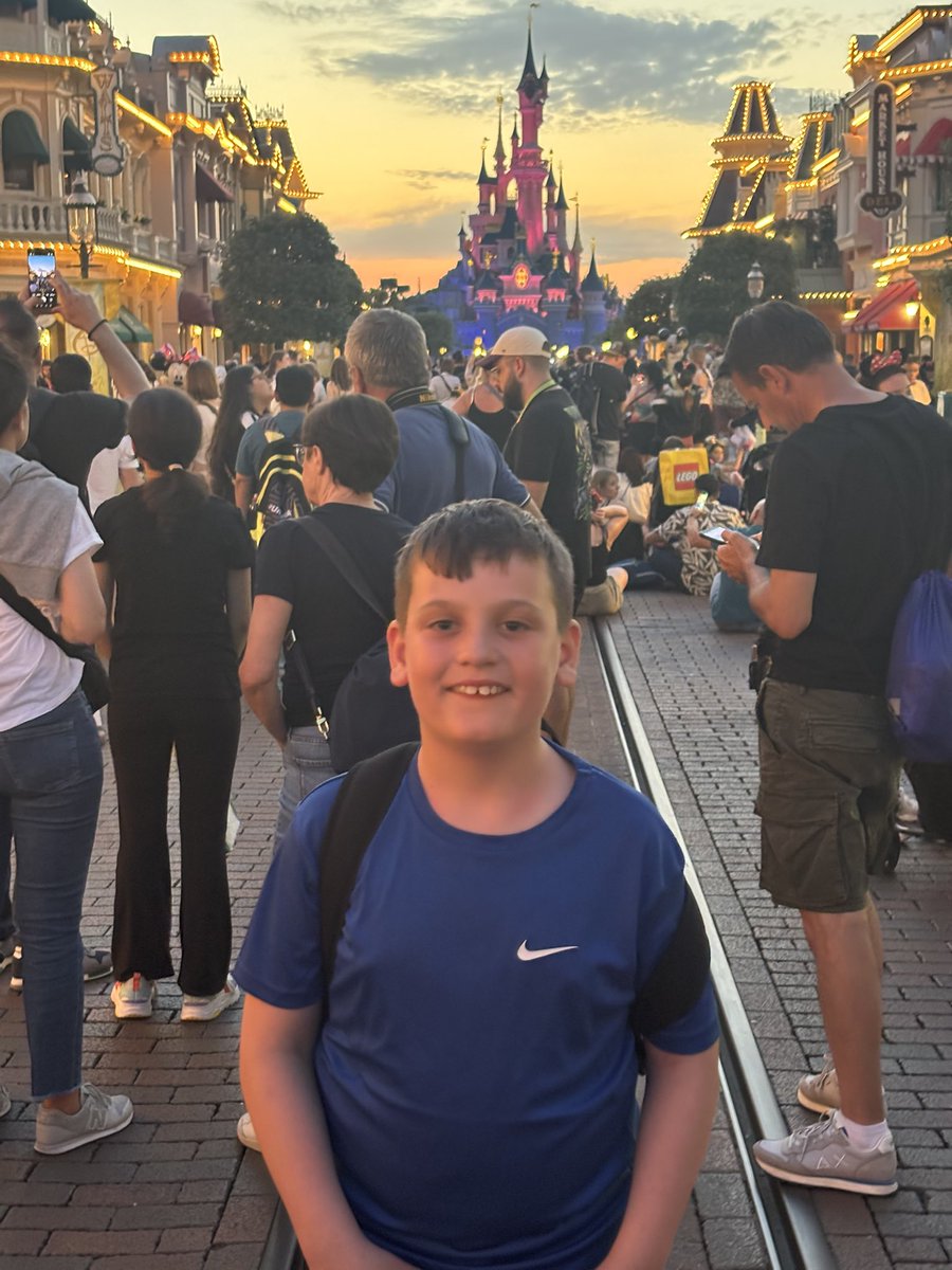 What an amazing day the children have had at Disneyland Paris today - magical memories made! <a href="/NewParkPrimary/">New Park Primary School</a> <a href="/NewparkPCM/">Rob Povey</a>