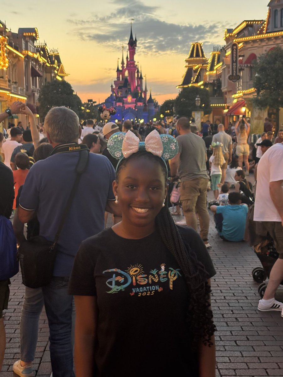 What an amazing day the children have had at Disneyland Paris today - magical memories made! <a href="/NewParkPrimary/">New Park Primary School</a> <a href="/NewparkPCM/">Rob Povey</a>