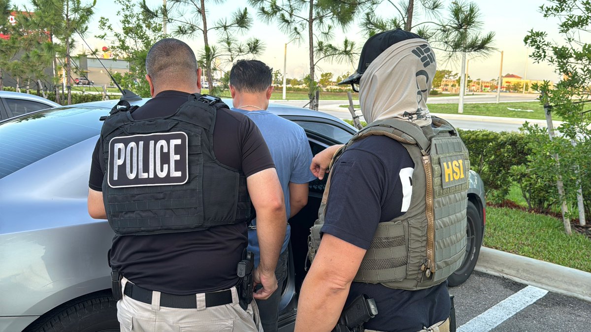 HSITampa's tweet image. Darwin Villarroel Saucedo, a 43-year-old criminal illegal alien from Bolivia with citizenship in Spain, was arrested by @HSITampa @EROMiami @FDLEPIO @FBITampa. He is an international fugitive of Spain wanted for sexually assaulting of a minor. He is illegally present in the U.S.…