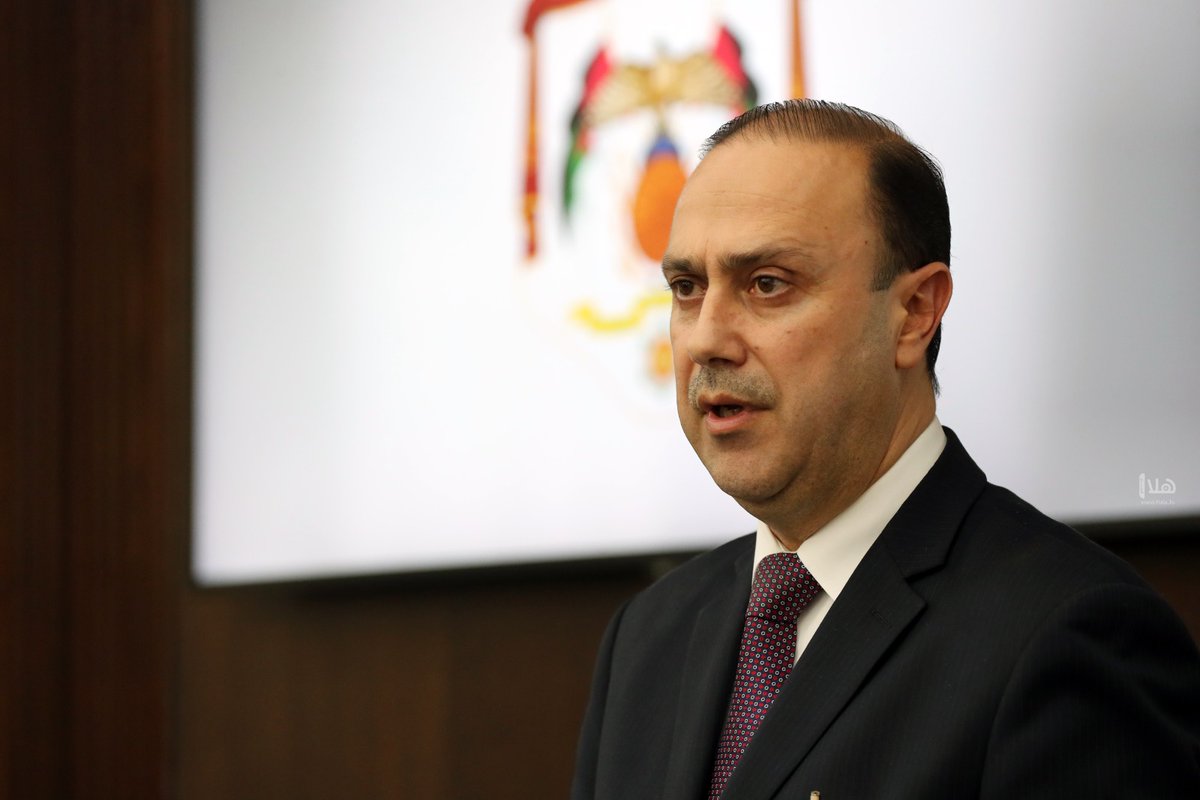 وزير الاتصال الحكومي الناطق الرسمي باسم الحكومة الدكتور محمد المومني، في تصريحات صحفية: الأردن
يتابع التطورات الإقليمية عن كثب.

 المومني يحذر من تبعات التصعيد في المنطقة.
 المومني: المملكة لم ولن تسمح باختراق أجوائها ولن تكون ساحة حرب لأي صراع.

المومني: أمن الوطن خط أحمر، ولن