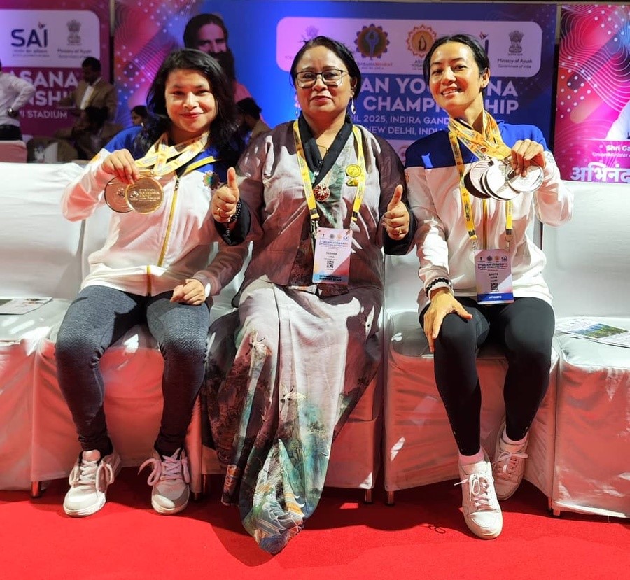 During his visit to Gelephu MSS, the Hon’ble Secretary congratulated Sarita Maya Mongar, who teaches Mathematics at the school, for her outstanding performance at the 2nd Asian Yogasana Sports Championship held in New Delhi, India.

Read more at facebook.com/SherigBhutan/p…
