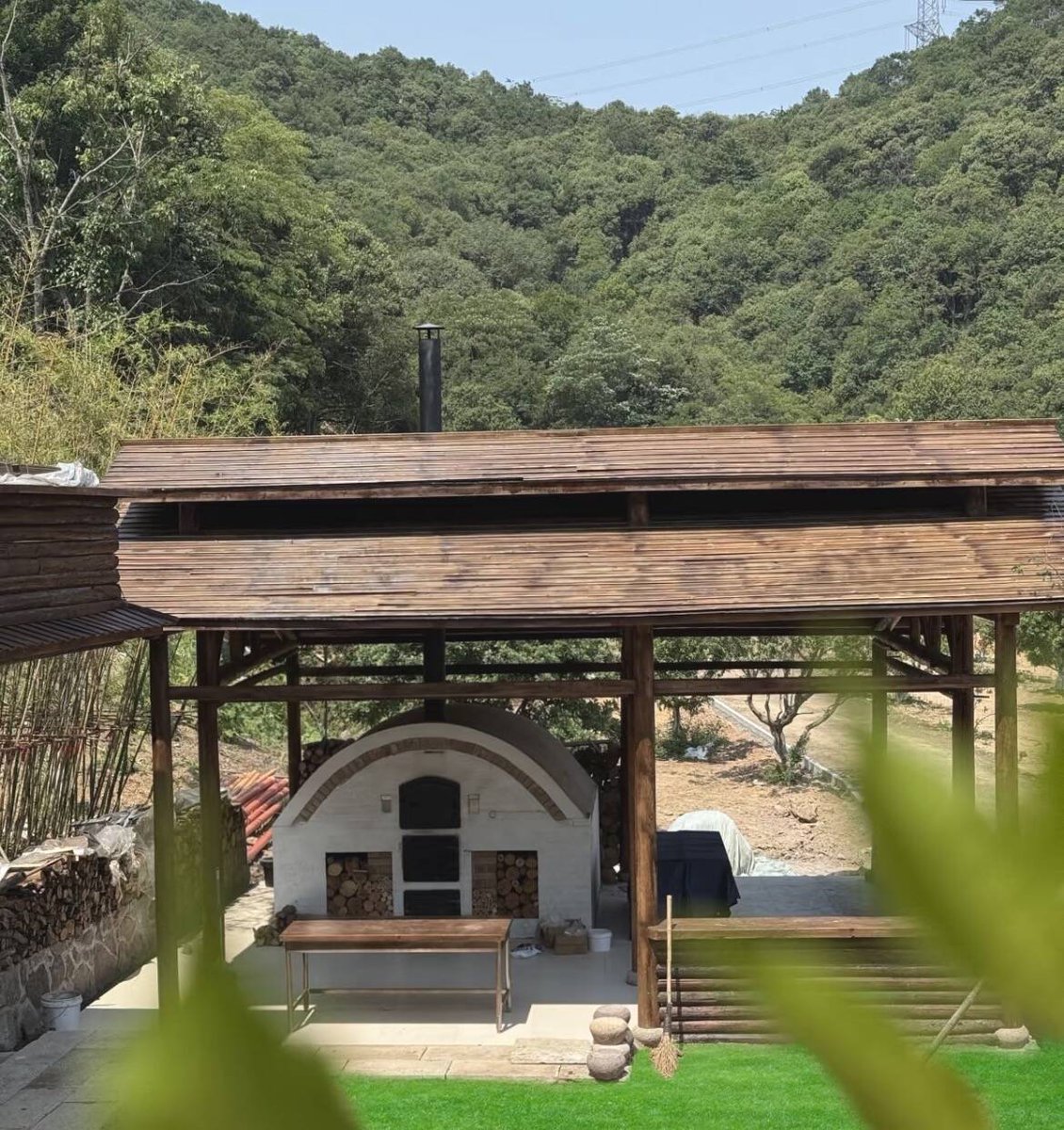 Aimor Wood-fired Bread Bakery in #Moganshn offers sugar-free, additive-free bread made with local ingredients, attracting customers from surrounding regions and providing unique cultural and tourism experiences in #Deqing.