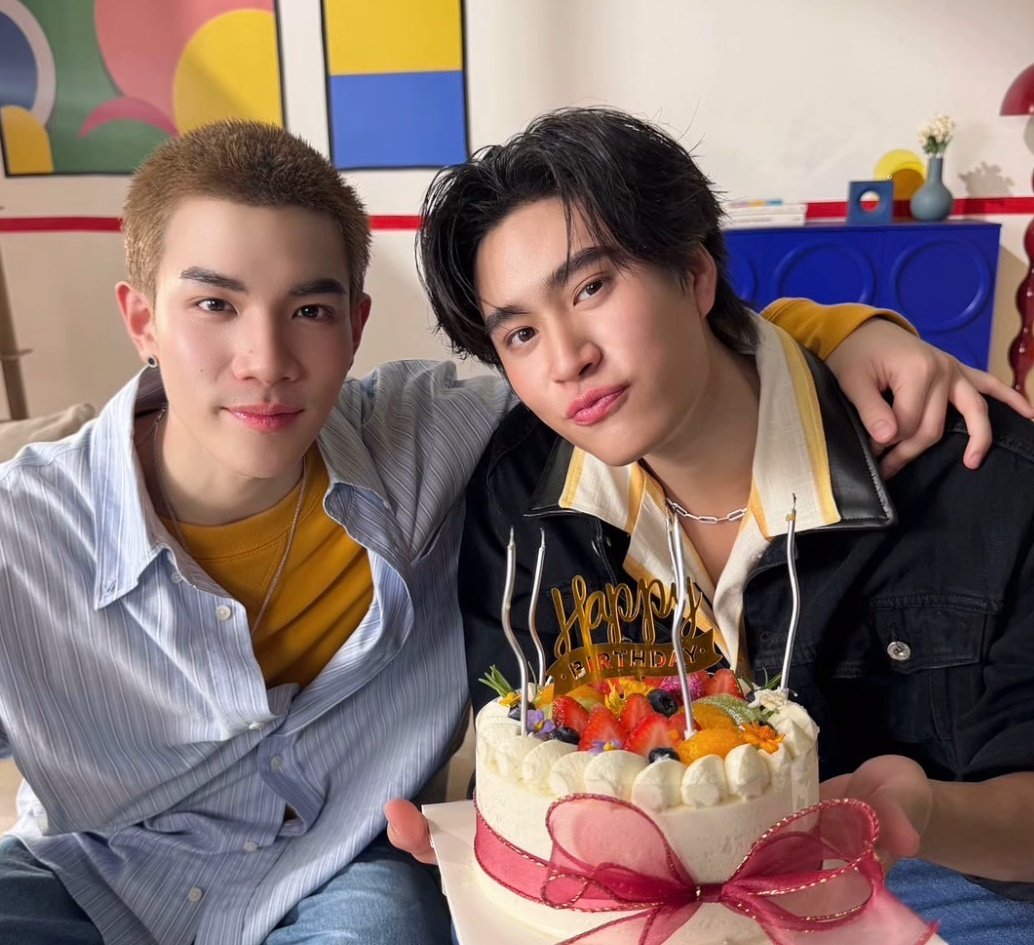 minifot's tweet photo. FROM P'JACK 😭🤍 our gem holding a cake with his nong fotfot 🥹🥹🥹

OUR GORGEOUS GEMINI DAY
#21stGEMINIDay 
#เจมีไนน์โฟร์ท #GeminiFourth
#Gemini_NT #Fourthnattawat https://t.co/RTFDX7Qrm7