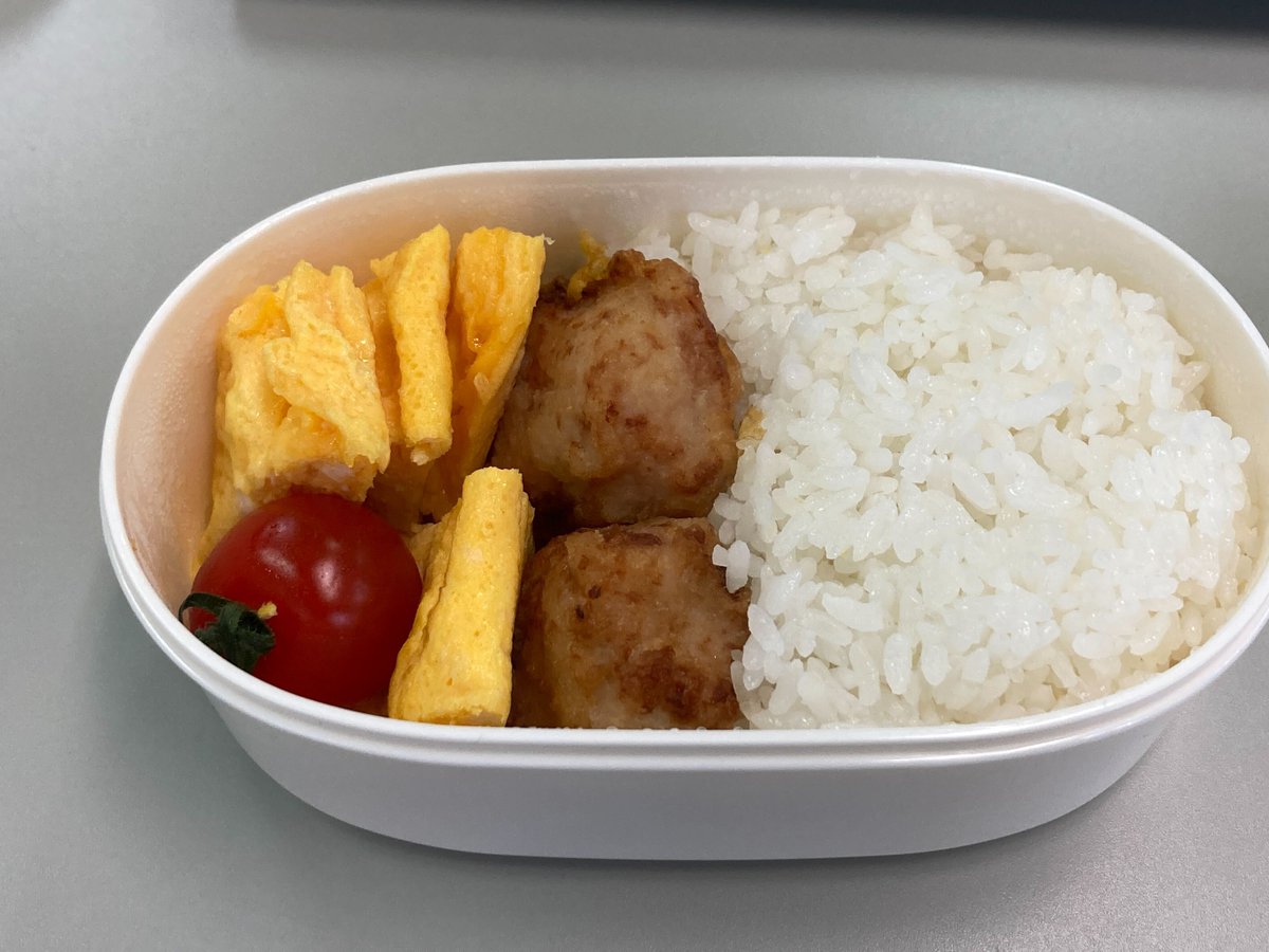 こんにちは、コスモテクノスです😎
トマトを克服するために弁当に毎日入れています🍱
目の前の素敵な女性👩‍🦰が購入していったので真似しました😅でもまだ克服してないです！

#企業公式つぶやき部 
#企業公式相互フォロー