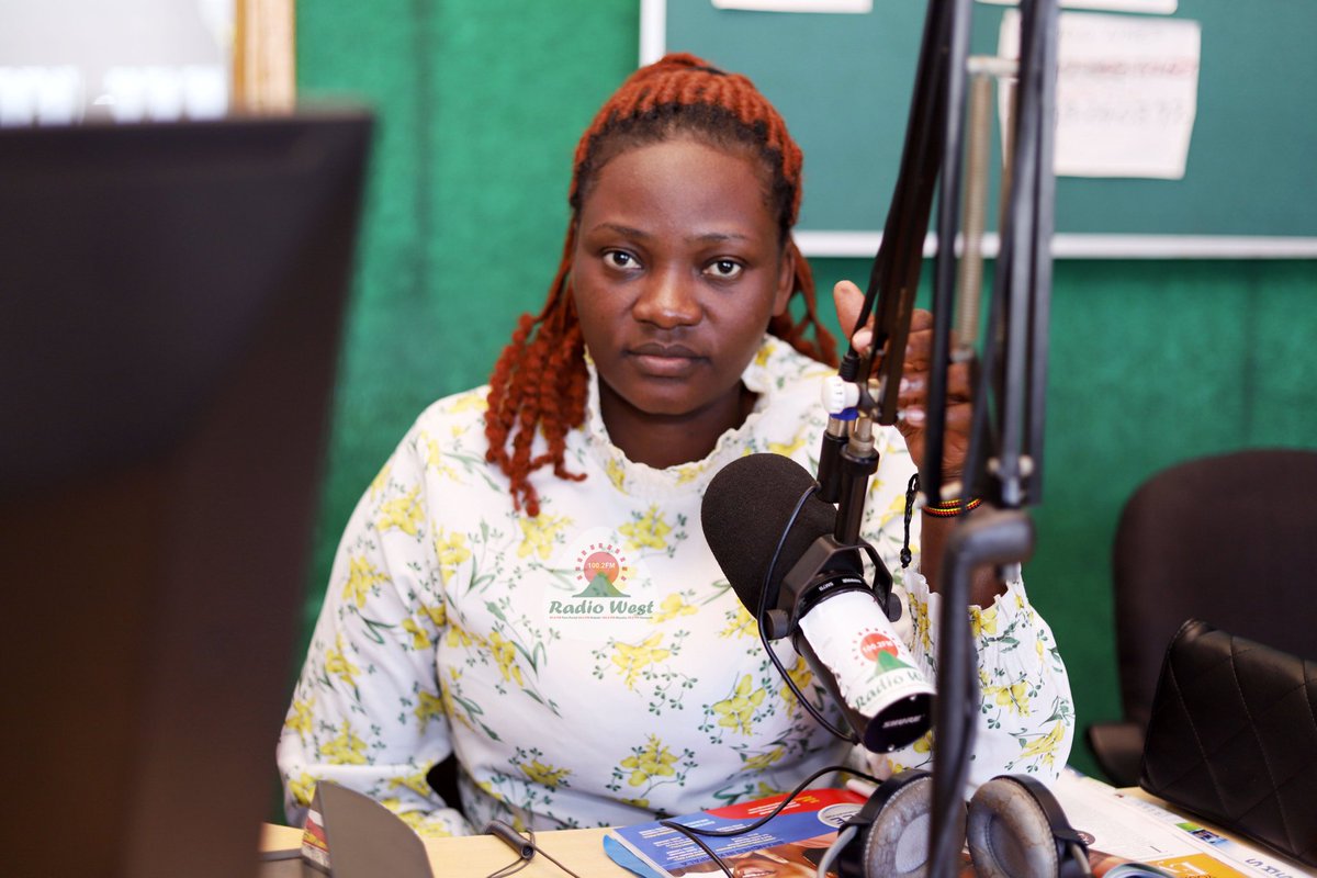 Gamba Mpurire (@radiowestug) on Twitter photo Oraire gye, Oraire Kurungi!
Mukama Asiimwe!
Twegaiteho omu prog egi tutandikye hamwe eizooba turikupanga-panga..
Egi ni #OwakutangAheeru
Na Kabagambe x Mzee Bisinsiino x <a href="/LindaAbooki/">Linda Grace (She/Her)❤️</a>
#GambaMpurire Oraire gye, Oraire Kurungi!
Mukama Asiimwe!
Twegaiteho omu prog egi tutandikye hamwe eizooba turikupanga-panga..
Egi ni #OwakutangAheeru
Na Kabagambe x Mzee Bisinsiino x <a href="/LindaAbooki/">Linda Grace (She/Her)❤️</a>
#GambaMpurire
