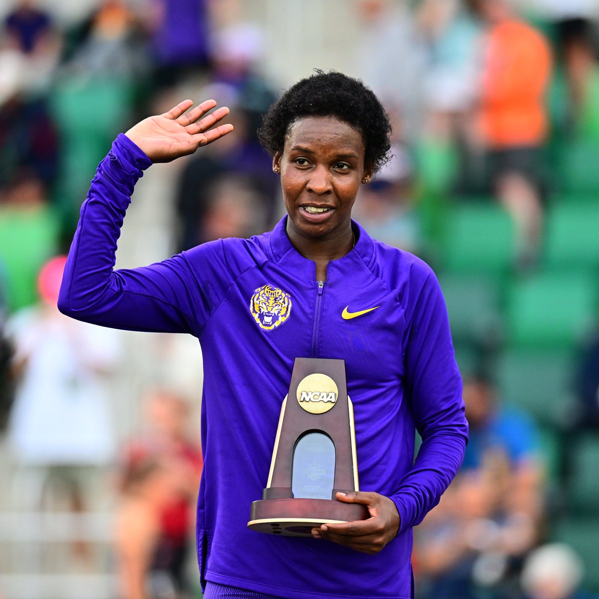 LSUTrackField's tweet image. CHEPKEMOI SCORES IN THE 10,000‼️

The newcomer clocked an LSU record of 32:10.75 to finish 6th and score the first three points of the meet for the Tigers.

#GeauxTigers x #NCAATF