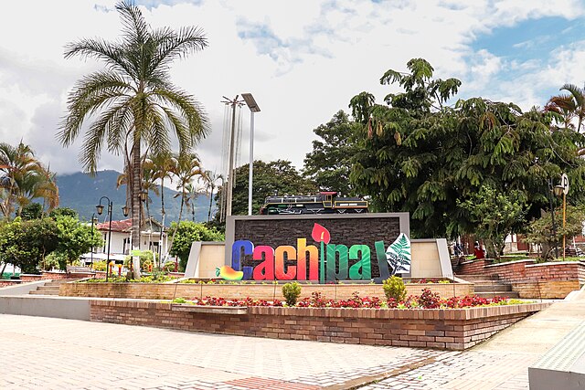 SoySney's tweet photo. 📍 Cachipay, Cundinamarca
Conocido como “Tierra de Ensueño de Luz y de Amores” ✨

💧 Origen del nombre
Proviene del término panche “Cachipay”, posiblemente referido a una palma tipo chontaduro hallada cerca de la antigua estación del tren, o en honor al cacique que gobernaba. https://t.co/o4RHkXcl82