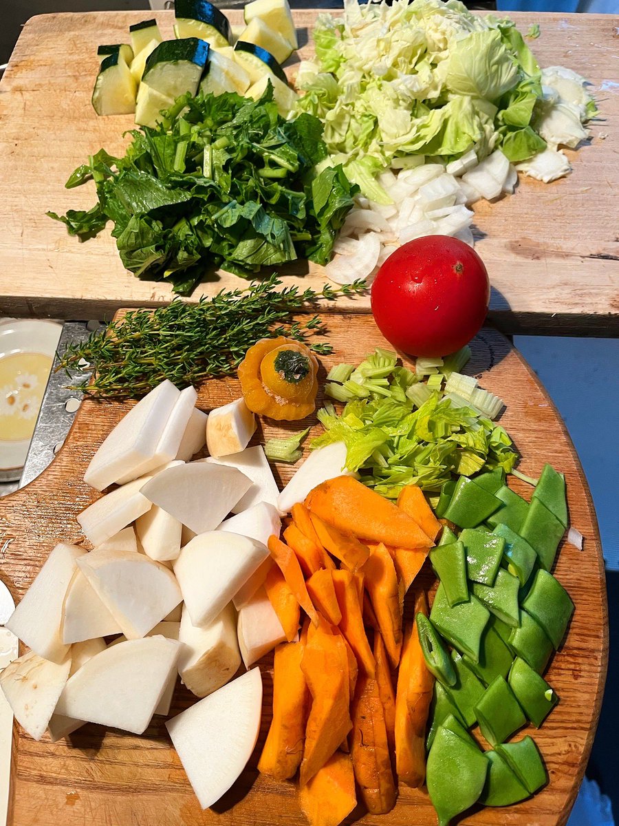 PAPA_U_Gee's tweet photo. 畑にできたタイムを使ってジャマイカンスティームベジ
タイム枝付き 最高!!!
#papaugeeitalcook #papaugee #jamaicanfood #ヴィーガン #vegan #ital #アイタル #パパユージ #vegitarian #ベジ #ベジタリアン
#ricebranpickles #enzymebrownrice #adzuki #ジャマイカンフード https://t.co/pu6vCe0giD
