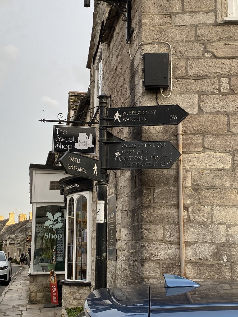 OurScapes's tweet image. Have a great
#FingerPostFriday everyone
@FingerpostFri
This informative sign, is in the village of Corfe, which sits below the hill of Corfe Castle #corfe #dorset
