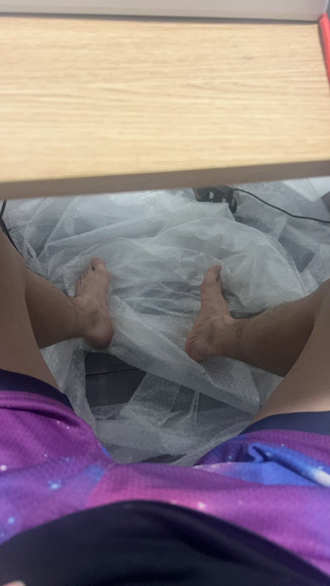 有没有浙江的母狗，放暑假来接受我的调教，两室一厅，她可以去另个屋子听我和女友的做爱。