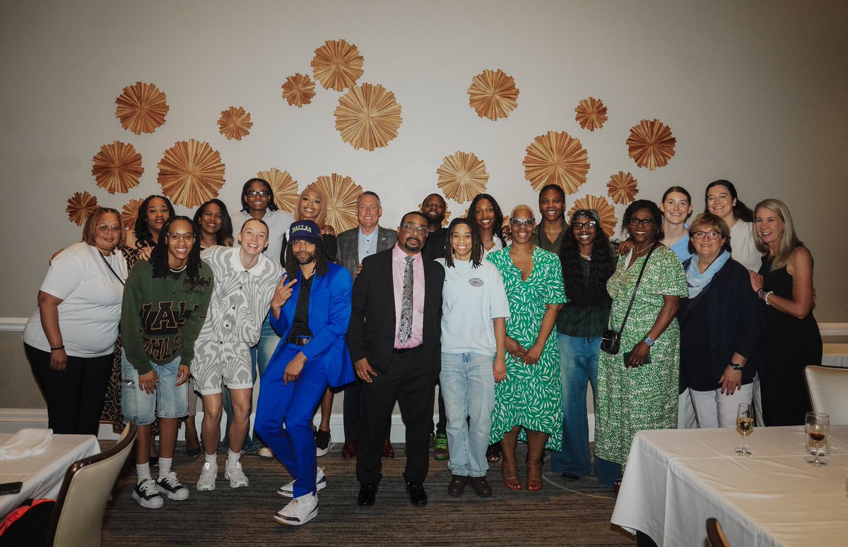 Here's to our mentors 🥂

Mentor Trip '25 | #WingsUp