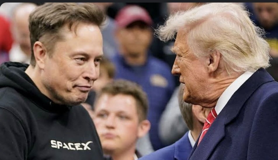 ManavZagade's tweet photo. 🔥 Trump on Musk apology: “No hard feelings 😎, just a little disappointed 🤷‍♂️.” After their public feud, Trump says he was “really surprised 😮” by the clash. Musk’s peace offering ends the drama… for now. 🚀🇺🇸 https://t.co/p3u2cox7vD