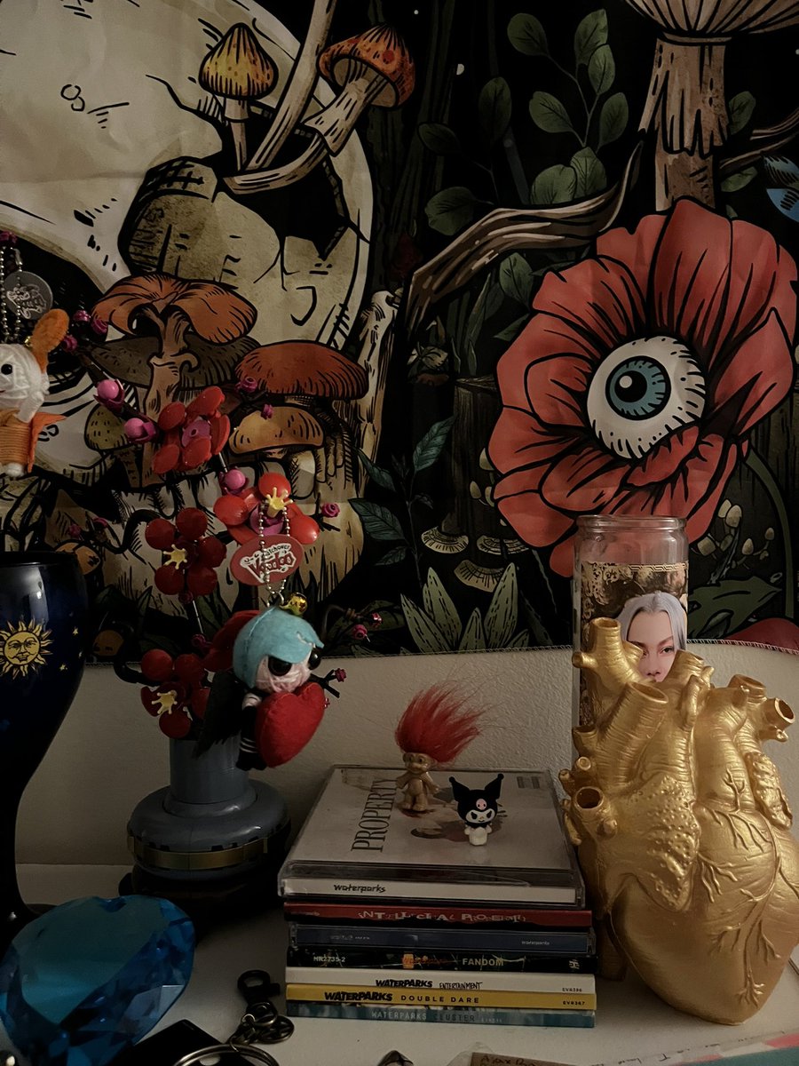 laur 🥀 tweet media