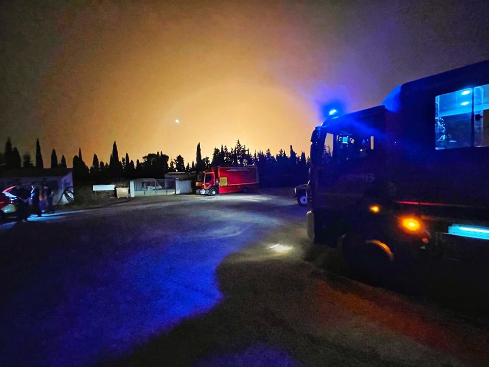 Séverine Dellanegra (@sdellanegra) on Twitter photo Une explosion s’est produite cette nuit aux alentours de 3h sur un pipeline de gaz à Saint Martin de Crau.
D’importants moyens de secours sont mobilisés sur place. Merci d’éviter le secteur.
La municipalité et la <a href="/Prefet13/">Préfet de la région Provence-Alpes-Côte d'Azur</a> ont activé une cellule de crise
#StMartinDeCrau #Gaz Une explosion s’est produite cette nuit aux alentours de 3h sur un pipeline de gaz à Saint Martin de Crau.
D’importants moyens de secours sont mobilisés sur place. Merci d’éviter le secteur.
La municipalité et la <a href="/Prefet13/">Préfet de la région Provence-Alpes-Côte d'Azur</a> ont activé une cellule de crise
#StMartinDeCrau #Gaz