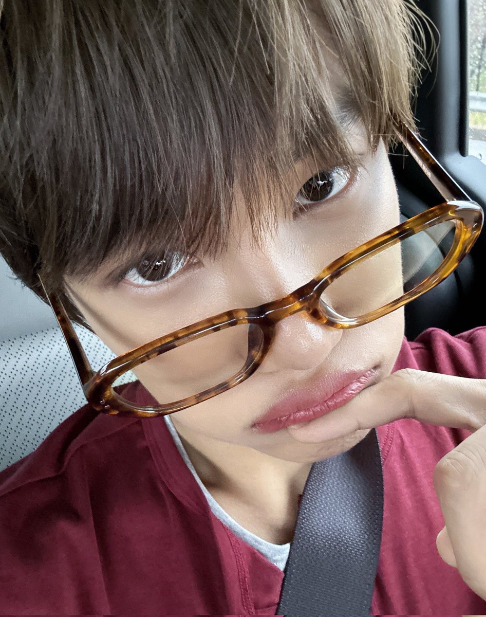 kaispanties's tweet photo. “thank god you’re not a photocard” selca https://t.co/QS2bgz8yNX