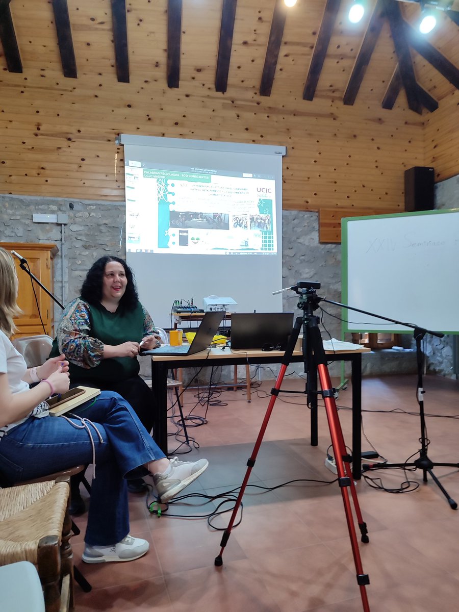 MARTAGR82's tweet photo. Explicando el futuro de un nuevo club de lectura verde basado en el Club de lectura  Los insólitos,  en la Biblioteca Elan Fortun que empezará en octubre @LibrosCMadrid  en el #XXIVRecida 💚💚 #RECIDA2025 #bibliotecasverdes ¡Gracias por aprender siempre de los mejores! https://t.co/iZnAmb3fAd