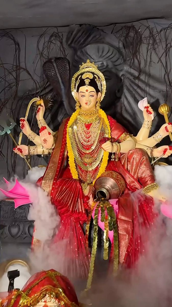 भोर भई दिन चढ़ गया मेरी अम्बे
हो रही जय जय कार मंदिर विच आरती जय माँ
हे दरबारा वाली आरती जय माँ
हे पहाड़ा वाली आरती जय माँ ❤️🙏