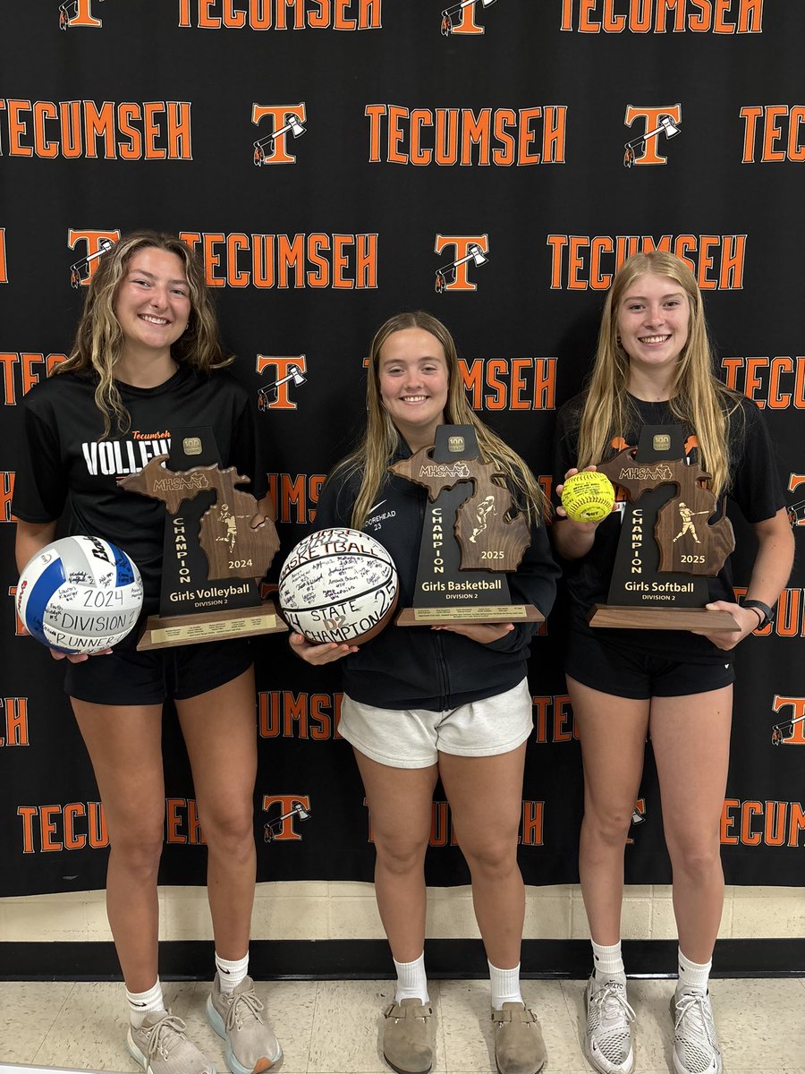What a great year these 3 have had. All 3-sport athletes that each have won:
SEC, District, Regional and State Runner up in Volleyball.
SEC, District, Regional and State Championship in Basketball.
District Champions in Softball.
Congrats ladies, pretty impressive!!