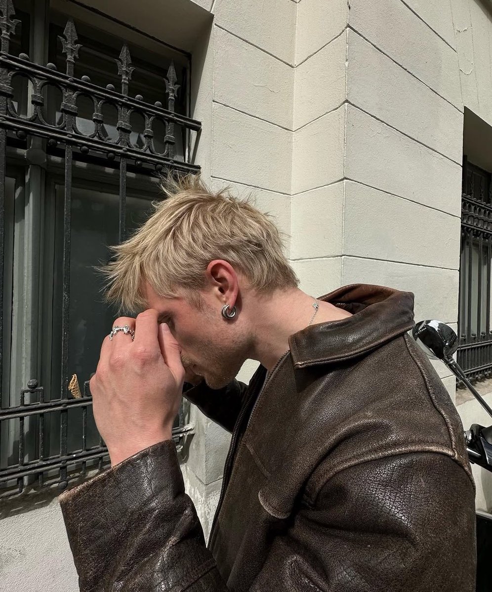 strboykt's tweet image. ⠀⠀⠀
ㅤㅤ ⠀   ⠀⠀ strboykt⠀⠀⠀post.⠀⠀ ⠀ ⠀ ⠀ ⠀ ⠀ 
⠀⠀⠀
⠀⠀⠀     todavía falta ver, también descubrir. 
              escupo lo que antes no podía decir. 
              errores que logré corregir. 
⠀⠀⠀ ⠀⠀⠀