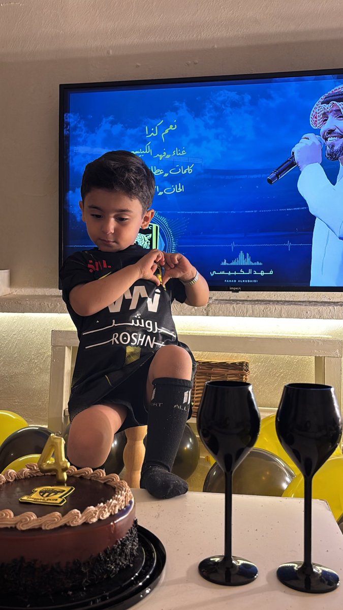 xNNNR's tweet photo. حبيبي الاتحادي اللي كمل 4سنين🖤💛 https://t.co/GWN8EPJahz